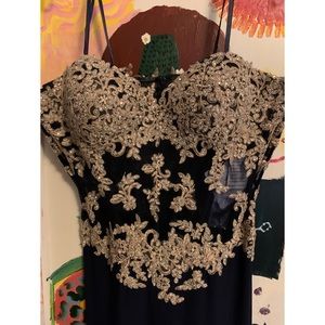 Size 4 never worn prom dress!!